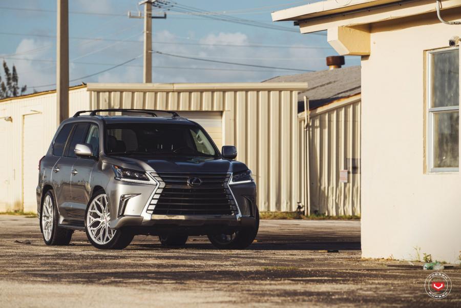  Lexus LX570 on Vossen Wheels (S17-01) 2018 года  (фото 7 из 14)